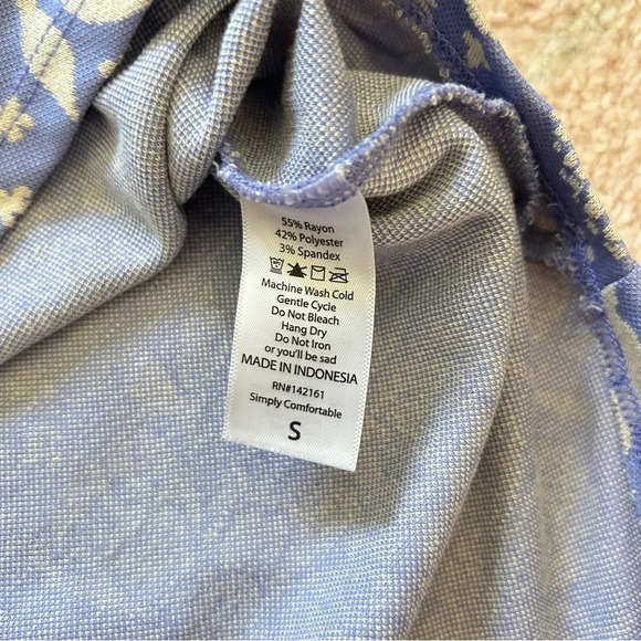 LuLaRoe Floral Strawberry Jacquard Irma Tunic Size Small Periwinkle and Cream - Picture 4 of 13